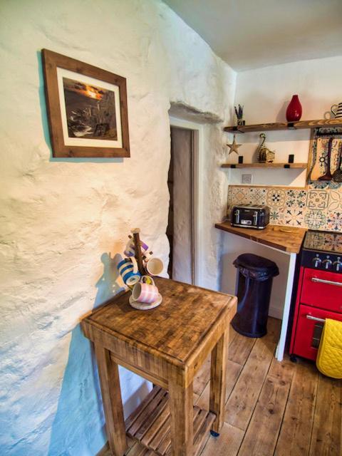 Knocker Cottage Is A 3 Bedroom Made Up Of 1 Double Bedroom And 2 Small Double Bedrooms In Small Village 10 Min To Beaches Camborne Dış mekan fotoğraf