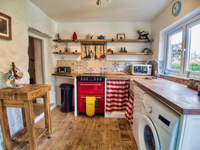 Knocker Cottage Is A 3 Bedroom Made Up Of 1 Double Bedroom And 2 Small Double Bedrooms In Small Village 10 Min To Beaches Camborne Dış mekan fotoğraf